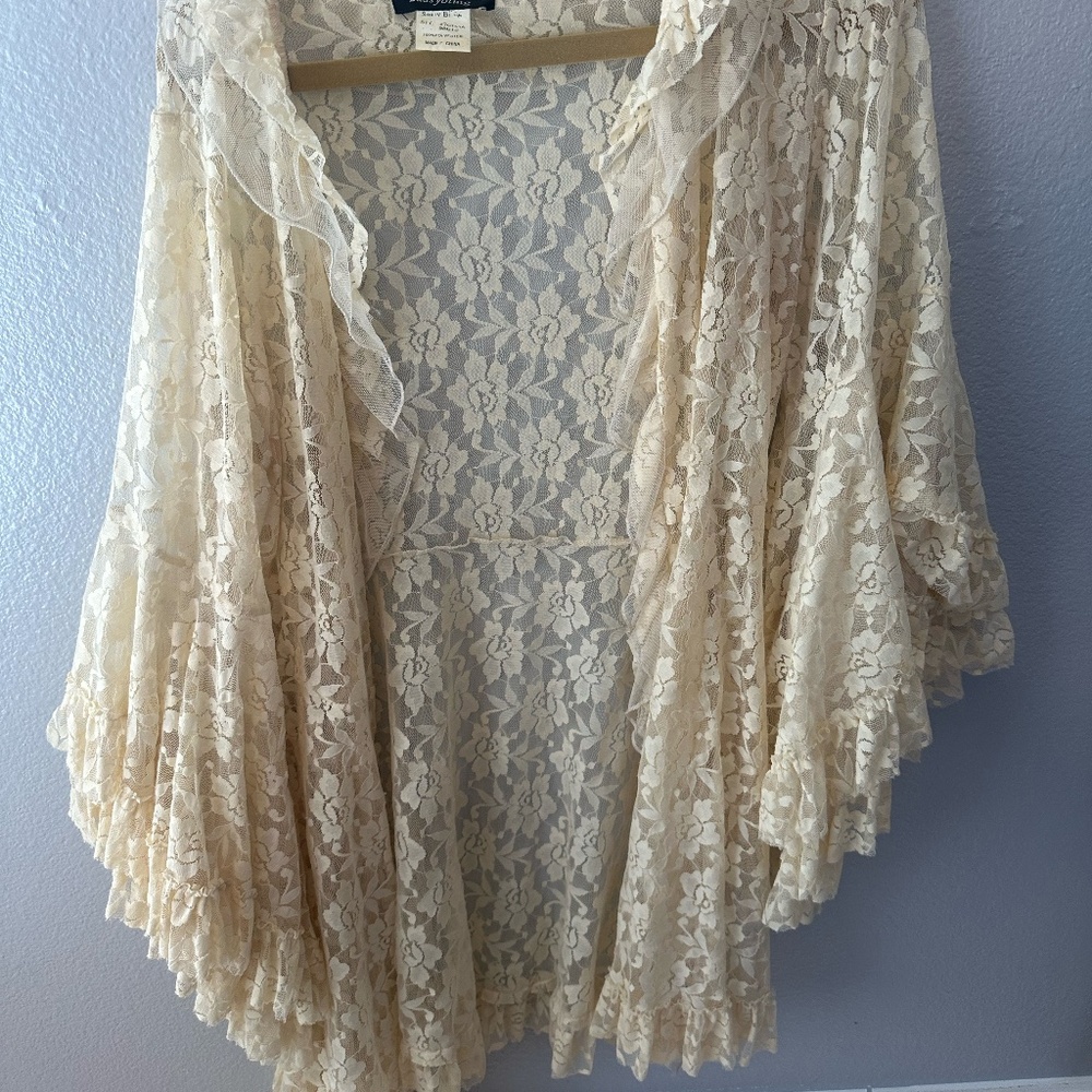 Sassybling Cream Lace One Size Cardigan with Bell Sleeves